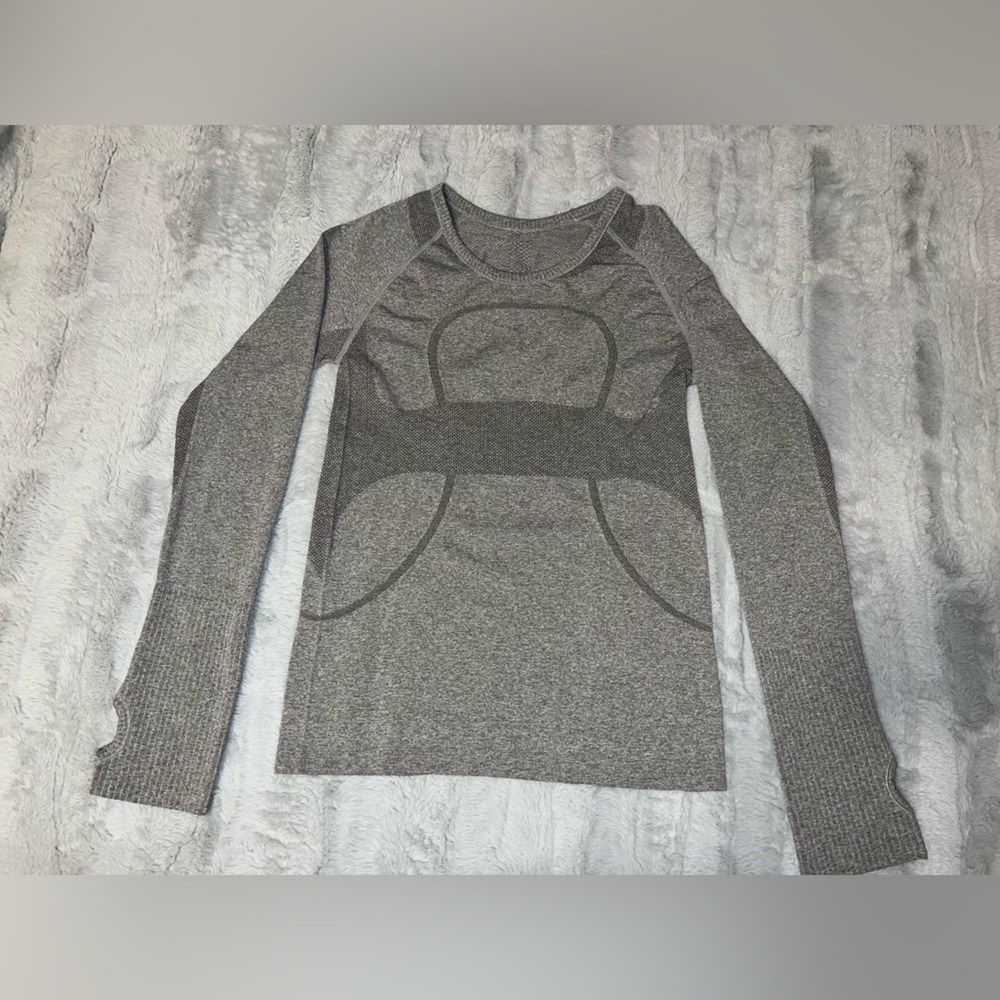 Lulu lemon Swiftly Tech Long-Sleeve Shirt 2.0
Race Length size 4